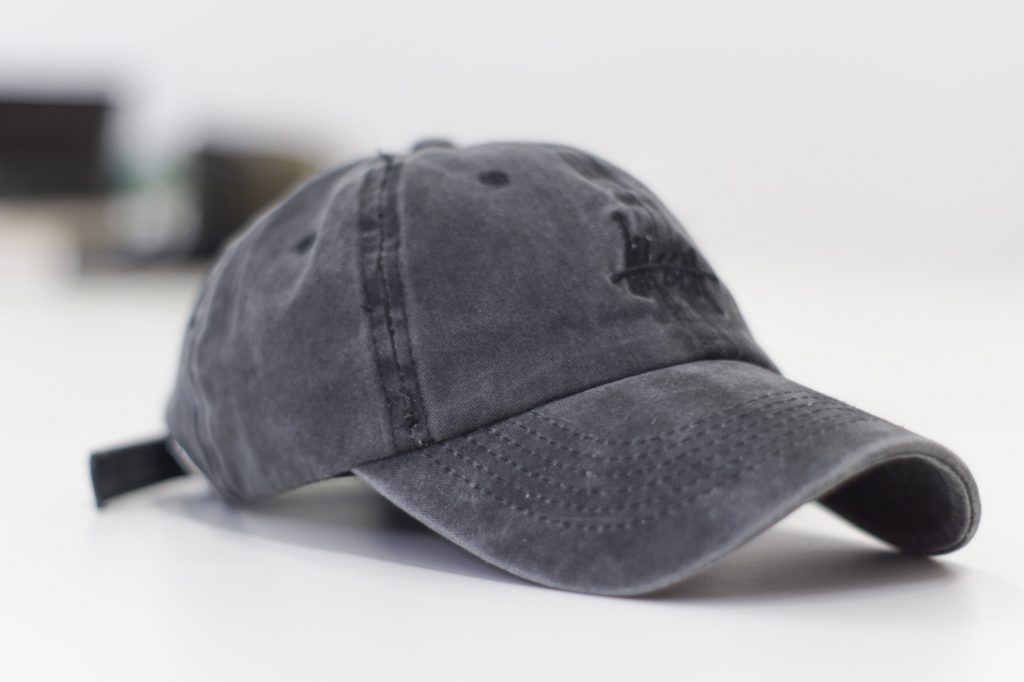 Najlepsze czapki z nadrukiem (ranking) – 💙 BEWU Blog